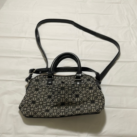 Handbags - Handle or over the shoulder pocket book.